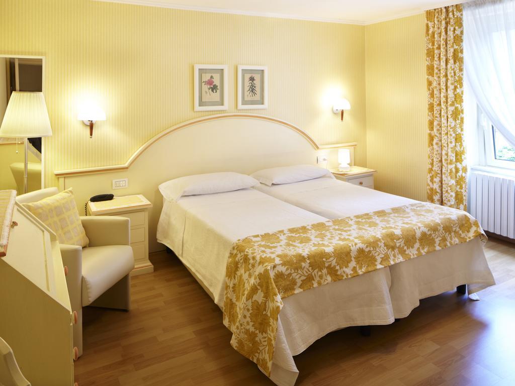 Albergo Milano Snc Lanzo dʼIntelvi Pokoj fotografie