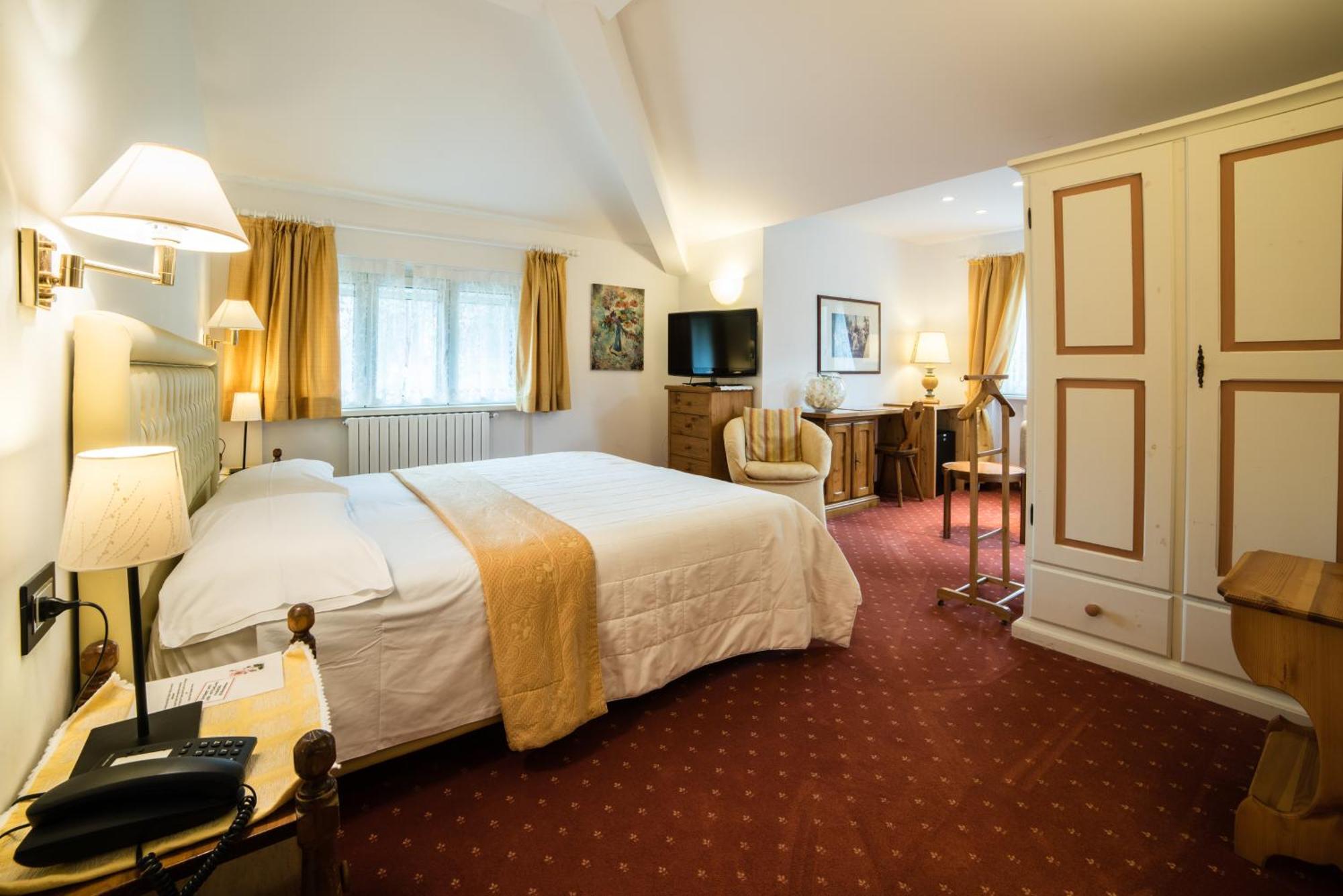 Albergo Milano Snc Lanzo dʼIntelvi Exteriér fotografie