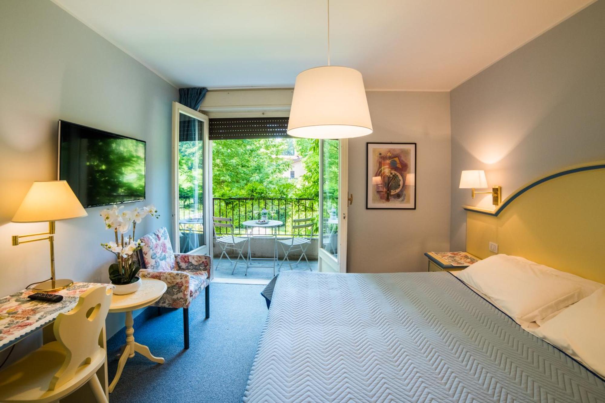 Albergo Milano Snc Lanzo dʼIntelvi Exteriér fotografie
