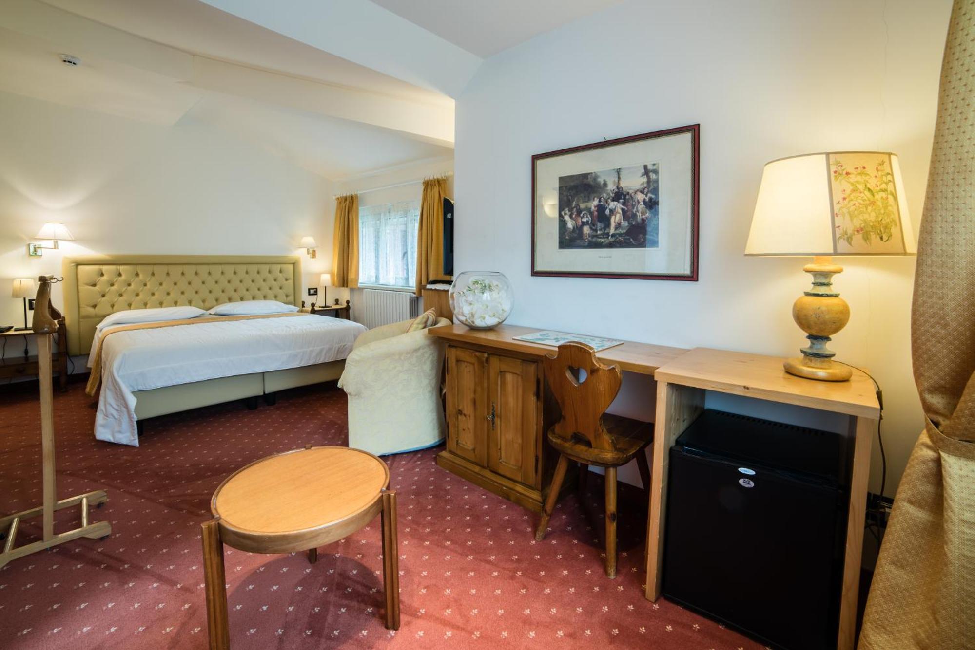 Albergo Milano Snc Lanzo dʼIntelvi Exteriér fotografie