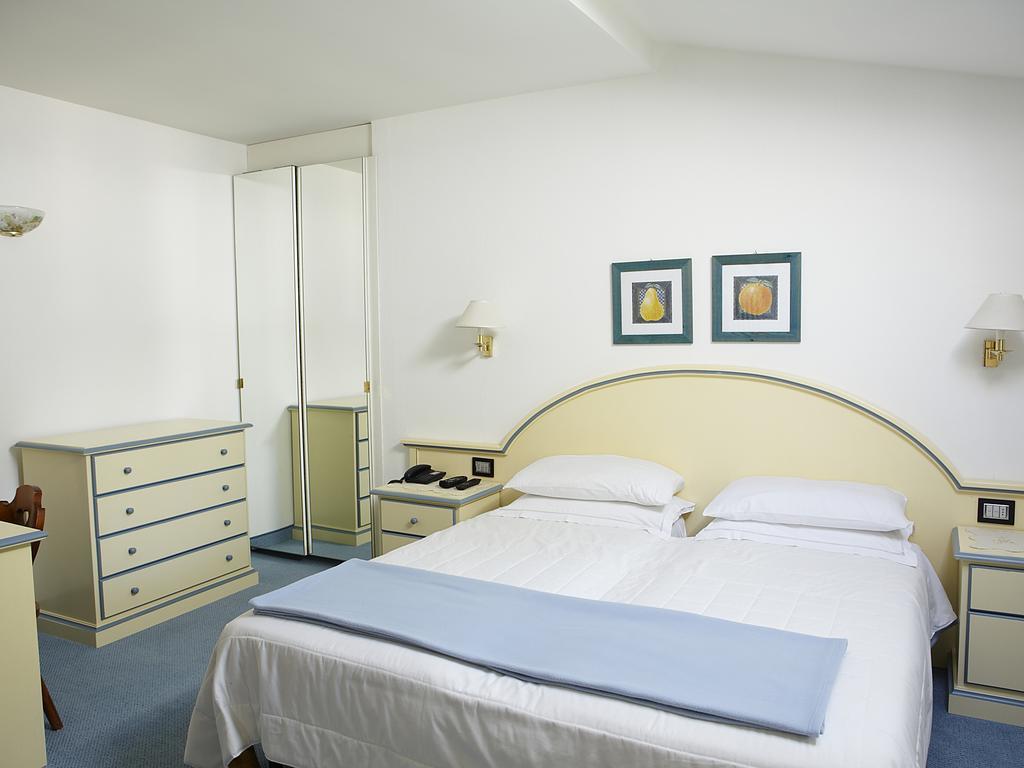 Albergo Milano Snc Lanzo dʼIntelvi Pokoj fotografie