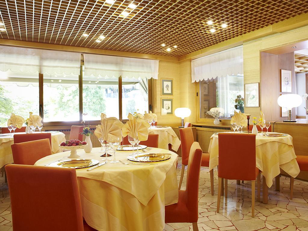 Albergo Milano Snc Lanzo dʼIntelvi Exteriér fotografie