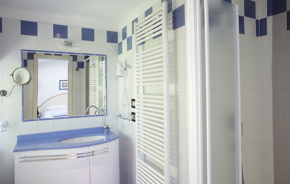 Albergo Milano Snc Lanzo dʼIntelvi Exteriér fotografie