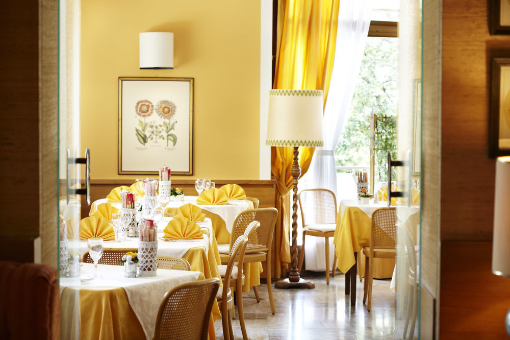 Albergo Milano Snc Lanzo dʼIntelvi Exteriér fotografie