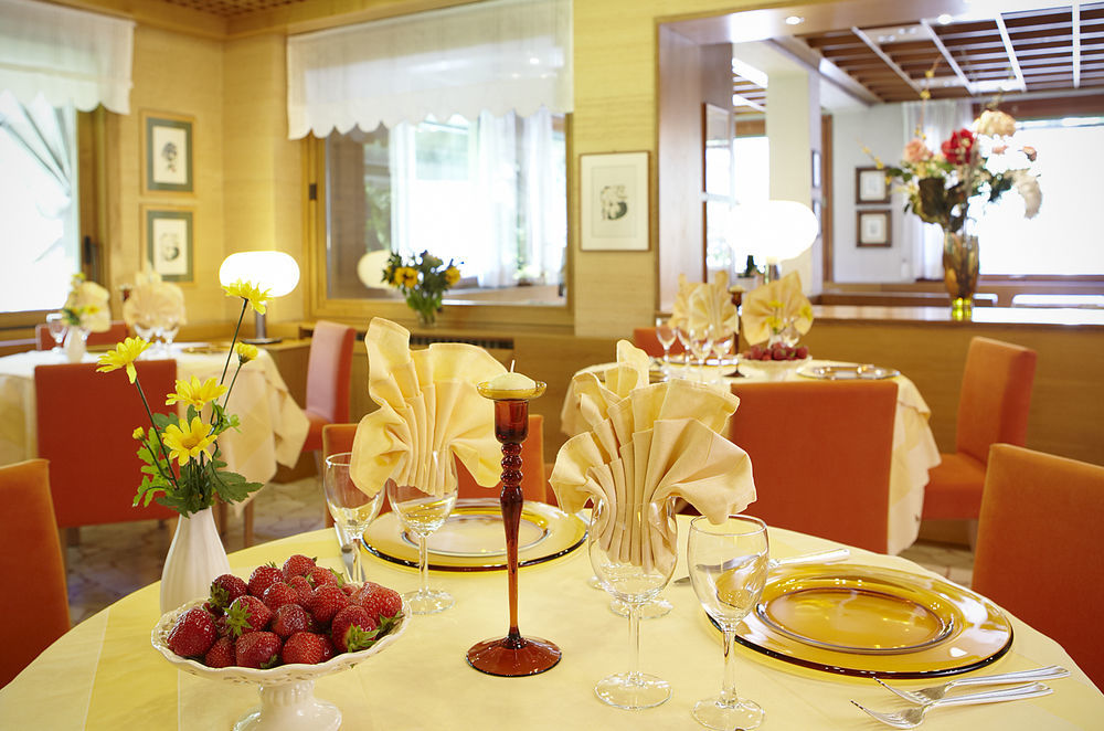 Albergo Milano Snc Lanzo dʼIntelvi Exteriér fotografie