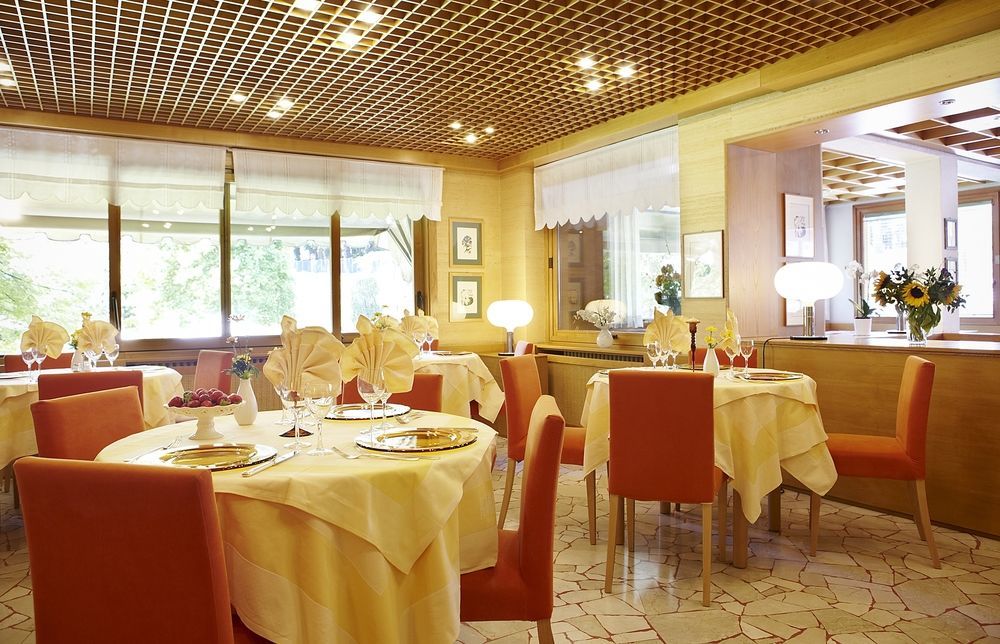 Albergo Milano Snc Lanzo dʼIntelvi Exteriér fotografie